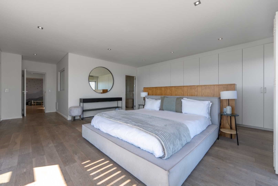 8 Bedroom Property for Sale in Camps Bay Western Cape